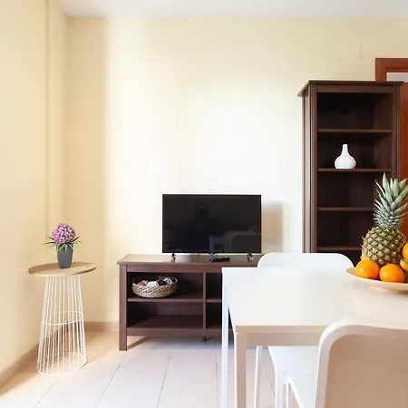 Sea & Beach Lloret * يوريت دي مار