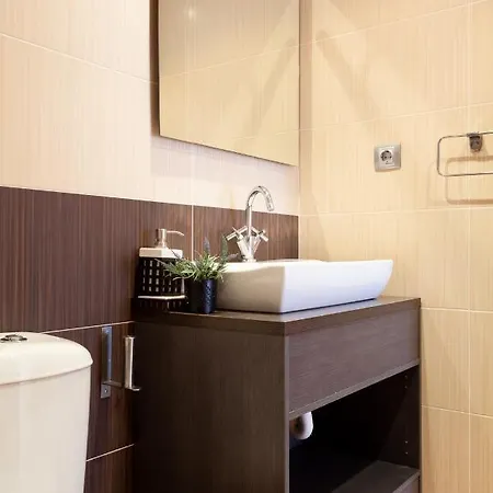 Sea & Beach Lloret * يوريت دي مار