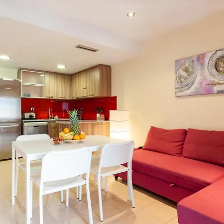 Sea & Beach Lloret * يوريت دي مار